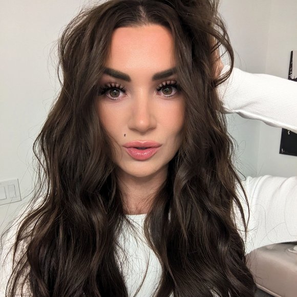 Meet your Posher, Tiffany - Picture 1 of 1